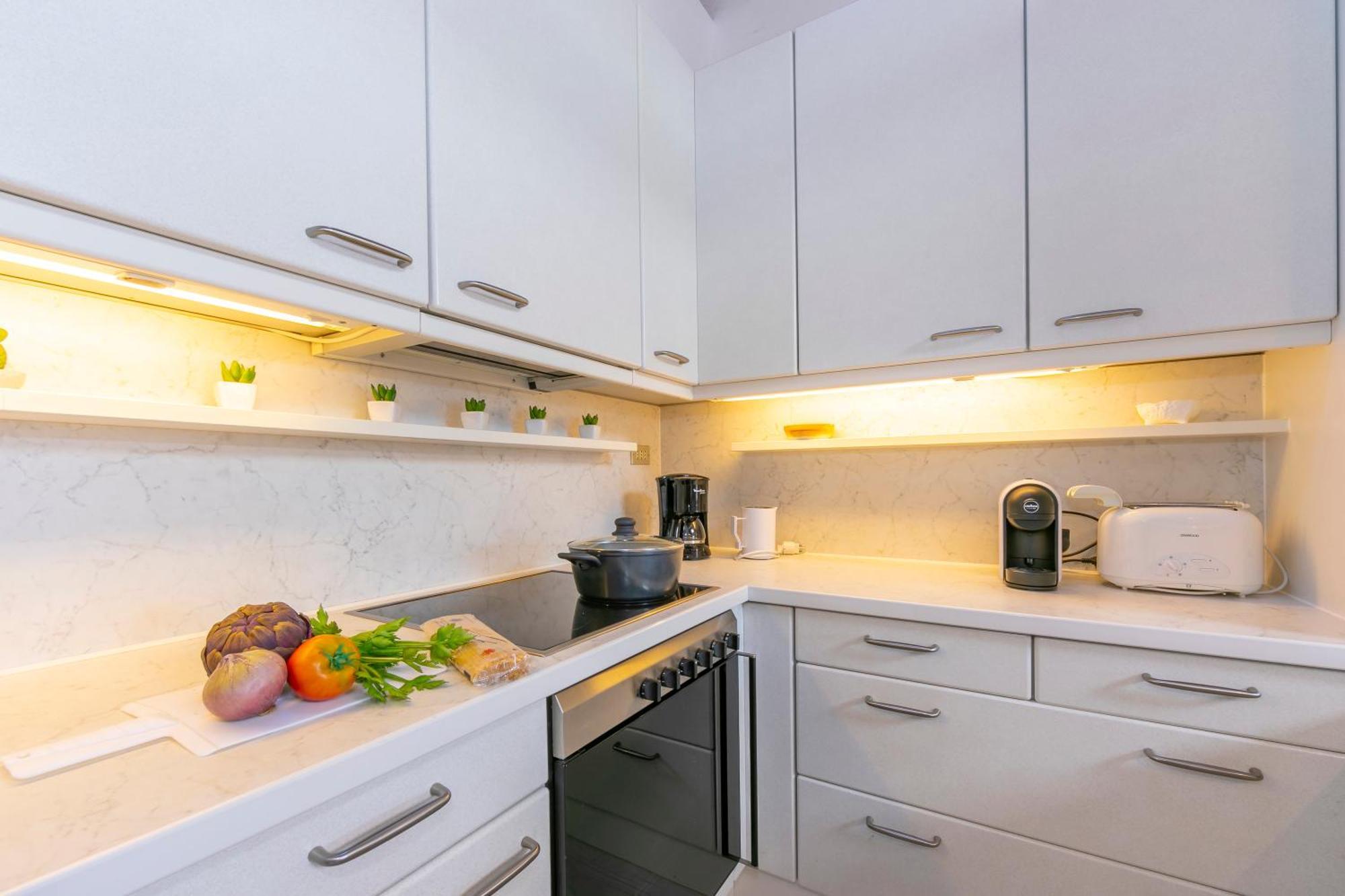 Blu Lake Apartment On Ghiffa Beach - Happy Rentals المظهر الخارجي الصورة
